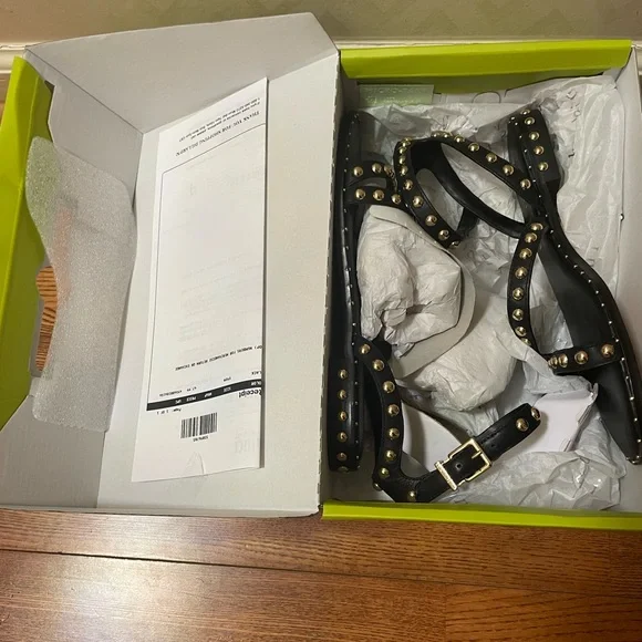 🆕♠️Gianni Bini Black and Gold Studded Sz9 Sandals🖤 - Picture 7 of 8
